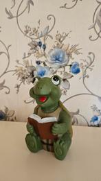 Lezende Schildpad Tuinbeeld - Schattig Decoratie, Ophalen of Verzenden, Nieuw, Kunststof, Dierenbeeld