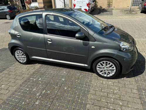 Toyota Aygo 1.0 12V Vvt-i 5DRS 2010 Groen, Auto's, Toyota, Particulier, Aygo, Benzine, A, Hatchback, Handgeschakeld, Origineel Nederlands