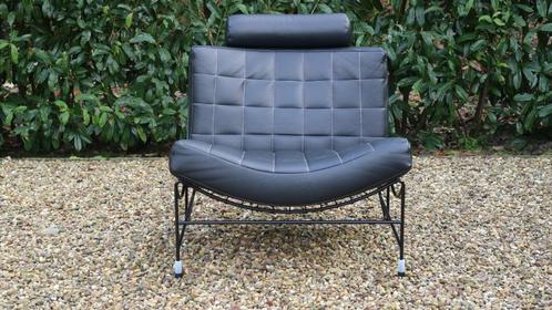 Leolux Volare leren fauteuil. Zwart leer met witte stiksels., Huis en Inrichting, Fauteuils, Leer, 50 tot 75 cm, 75 tot 100 cm