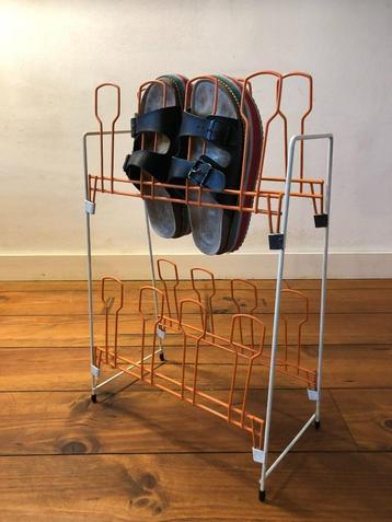 Origineel oranje schoenenrek van Tomado, vintage design beschikbaar voor biedingen