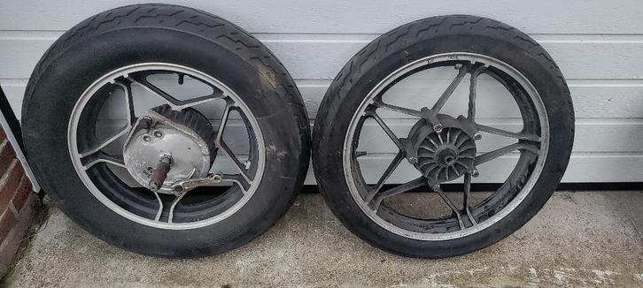honda magna VF 700 uit 1985 velgen voor en achter, Motoren, Onderdelen | Overige, Gebruikt, Ophalen of Verzenden