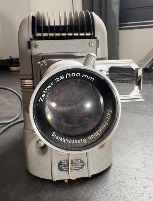 Originele Vintage ZETT 250 dia projector met reserve lamp!, Audio, Tv en Foto, Diaprojectors, Gebruikt, Ophalen of Verzenden