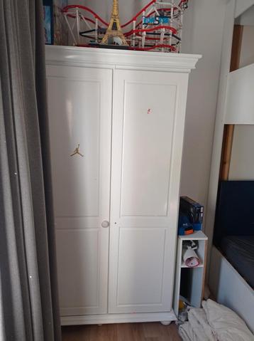 Mooie kledingkast kinderkamer (grenen) beschikbaar voor biedingen