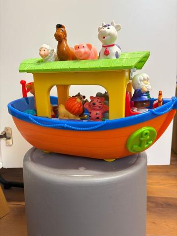 Speelgoed Ark van Noach met 10 figuurtjes beschikbaar voor biedingen