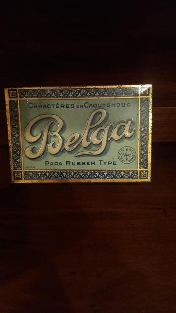 Vintage Belga rubber letterset in originele metalen doos beschikbaar voor biedingen
