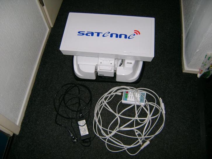 Satenne Snipe automatische vlakke schotel antenne, Caravans en Kamperen, Camper-accessoires, Zo goed als nieuw, Ophalen