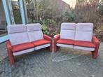 Twee identieke design tweezits bankjes, Huis en Inrichting, Banken | Bankstellen, Ophalen, Gebruikt, Tweepersoons, 75 tot 100 cm