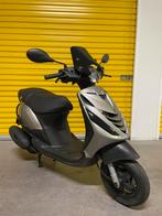 Piaggio zip E4, Fietsen en Brommers, Scooters | Piaggio, Ophalen, Maximaal 45 km/u, Zip, Zo goed als nieuw