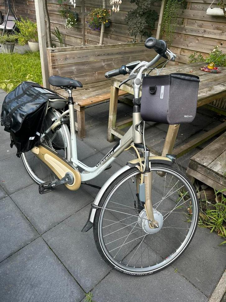 Elektrische vrouwen fiets gazelle, Fietsen en Brommers, Elektrische fietsen, Zo goed als nieuw, Gazelle, Ophalen