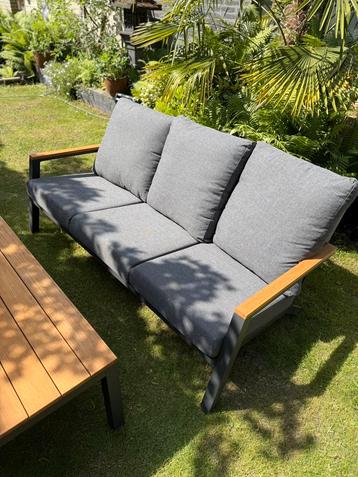 Mooie tuinset  beschikbaar voor biedingen