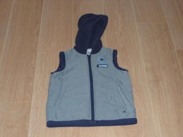 DOMYOS decathlon Jongens bodywarmer met capuchon MT 102 5jr, Kinderen en Baby's, Kinderkleding | Maat 104, Zo goed als nieuw, Jongen of Meisje