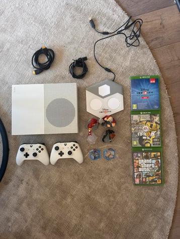 Xbox One met 2 controllers + 3 games! beschikbaar voor biedingen