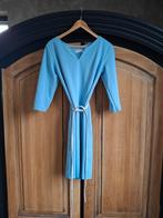 Mooie babyblauwe travelstof jurk - Maat 38, Kleding | Dames, Maat 38/40 (M), FAME, Blauw, Ophalen of Verzenden