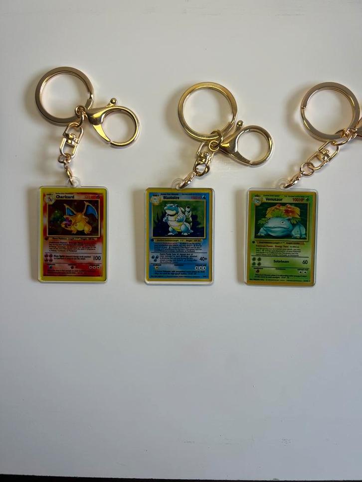 Charizard Pokémon Sleutelhanger – Classic Holo Look, Verzamelen, Sleutelhangers, Nieuw, Ophalen of Verzenden
