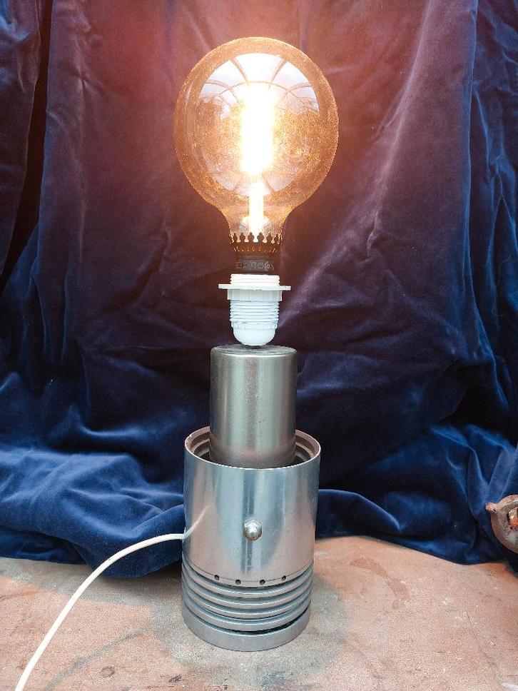 Unieke lamp gemaakt van motorzuiger, Huis en Inrichting, Lampen | Vloerlampen, Gebruikt, Minder dan 100 cm, Metaal, Ophalen of Verzenden