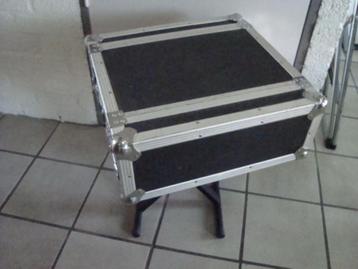 Gebruikt: Flightcase 4 HE (18 cm) 2 doors, 52x50x20 beschikbaar voor biedingen