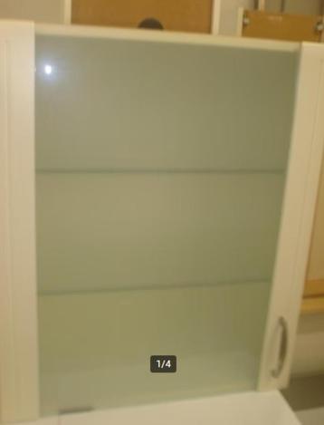 Keuken hangkasten kleur creme’ set 30 euro los kan ook beschikbaar voor biedingen