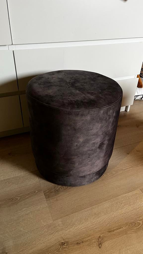 Grijze poef, Minder dan 50 cm, Rond, Ophalen of Verzenden, Zo goed als nieuw