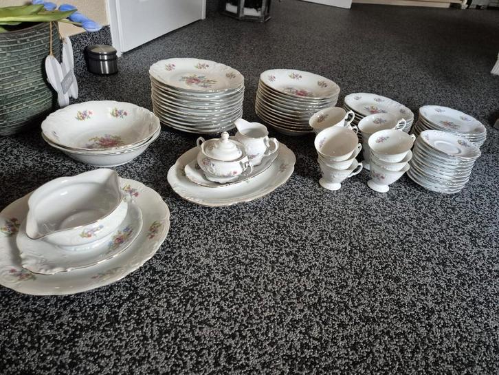 Te koop, compleet 12 persoons diner en Koffie servies., Antiek en Kunst, Antiek | Servies compleet, Ophalen