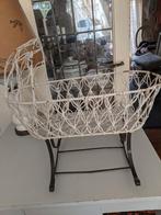 smeedijzeren poppenwieg, Ophalen