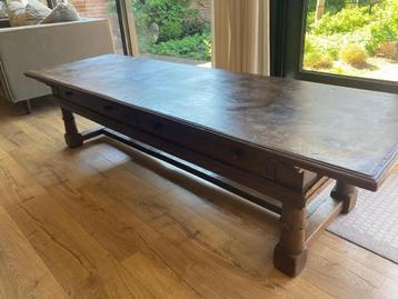 Antieke Spaanse kloostertafel beschikbaar voor biedingen