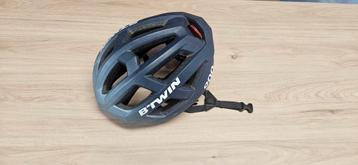 Racefietshelm van Btwin beschikbaar voor biedingen