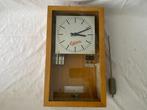 Elektrische moederklok Moser Baer / Ericsson, Antiek en Kunst, Antiek | Klokken, Ophalen of Verzenden