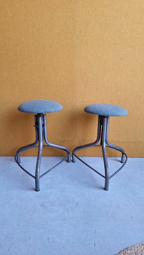 Set vintage krukken, hoogte verstelbaar, nieuwe stoffering, Huis en Inrichting, Krukjes, Gebruikt, Staal, In hoogte verstelbaar