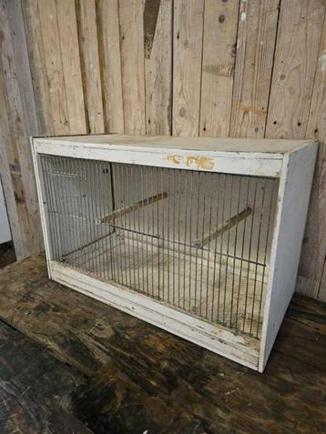 brocante kooi ``WOONWINKEL RUSTIEK`` beschikbaar voor biedingen