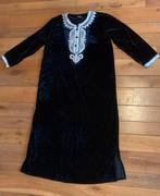 Zwarte fluwelen kaftan met borduursel - Maat M, Maat 38/40 (M), Zwart, Ophalen of Verzenden, Zo goed als nieuw
