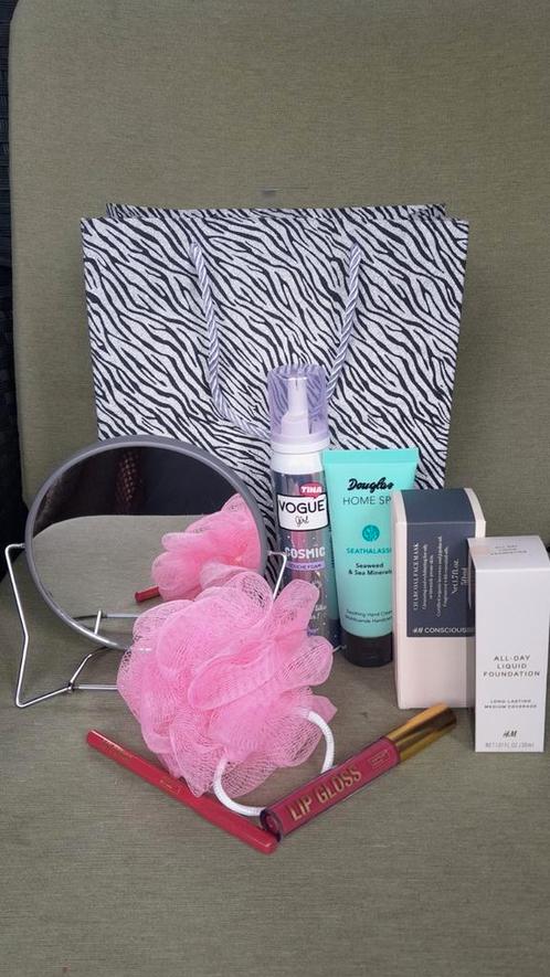 Kado set make up , spiegel etc van H&M , Douglas & Boozyshop, Sieraden, Tassen en Uiterlijk, Uiterlijk | Lichaamsverzorging, Nieuw