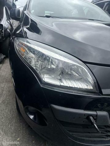 Koplamp rechts Renault Megane Estate III ('09-'16) beschikbaar voor biedingen