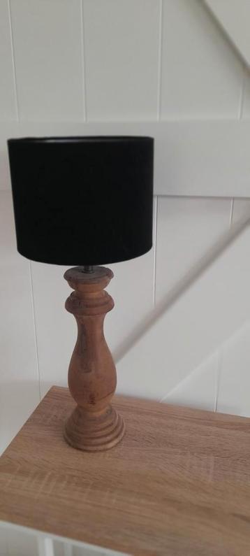 Houten ballusterlamp met zwarte kap velours  beschikbaar voor biedingen