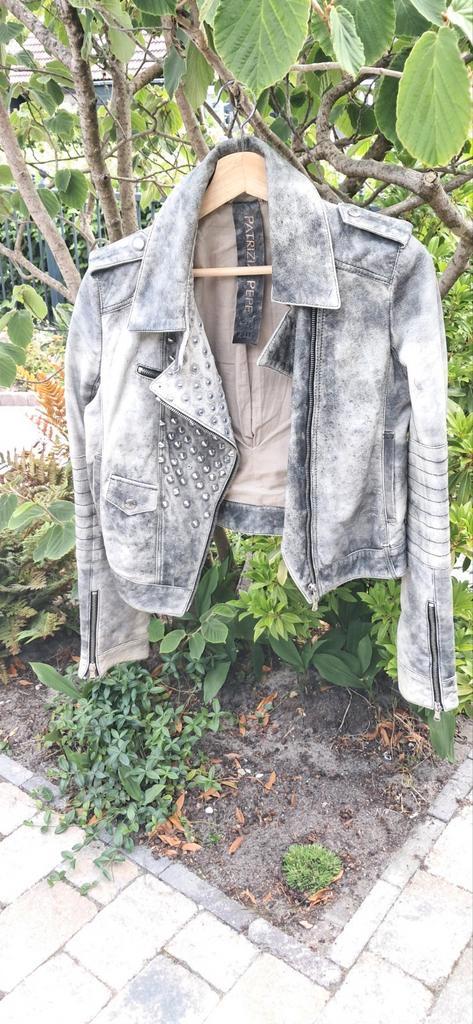 Patrizia Pepe leren jas met studs, bikerjack, Kleding | Dames, Jassen | Zomer, Gedragen, Maat 38/40 (M), Grijs, Ophalen