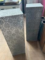 2 zilver kleurige zuiltjes met patroon, Huis en Inrichting, Woonaccessoires | Zuilen en Pilaren, Ophalen, Gebruikt