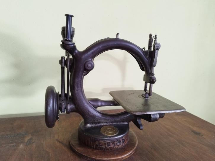 Willcox en Gibbs kettingsteek gietijzeren naaimachine, Antiek en Kunst, Antiek | Naaimachines, Ophalen of Verzenden