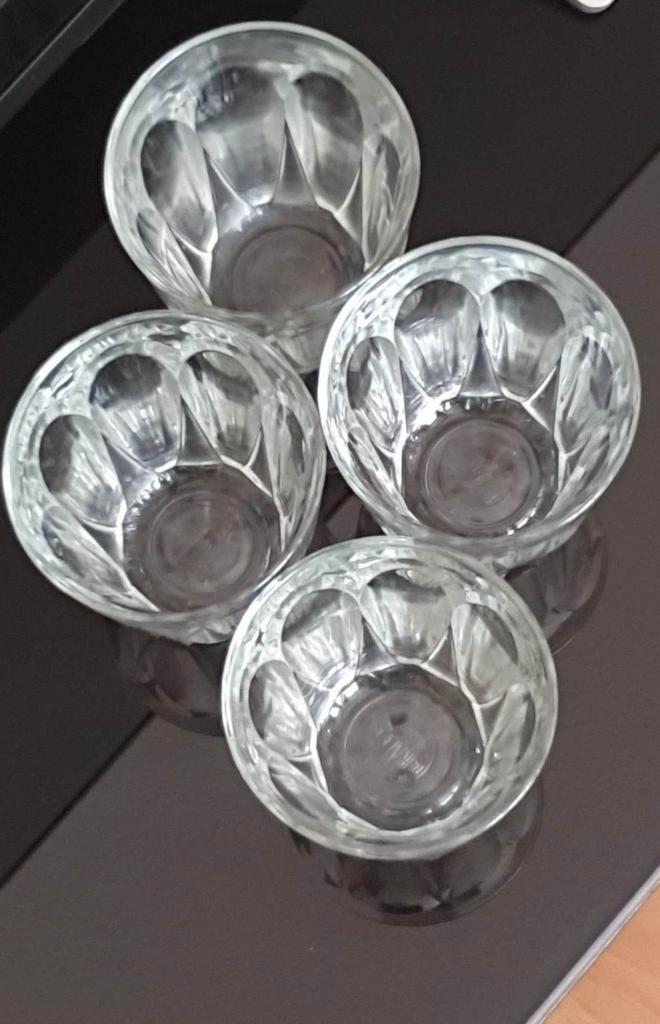 Geërfd. Mooi glazen elk met letter en nummer., Antiek en Kunst, Antiek | Glas en Kristal, Ophalen of Verzenden