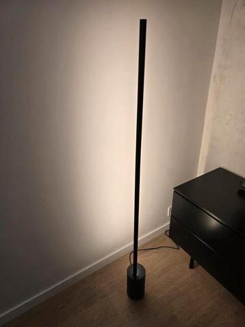 Philips Hue Gradient Signe Vloerlamp beschikbaar voor biedingen