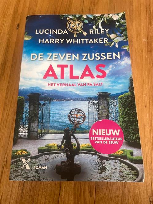 Harry Whittaker en Lucinda Riley - Atlas - De Zeven Zussen, Boeken, Literatuur, Zo goed als nieuw, Nederland, Ophalen of Verzenden