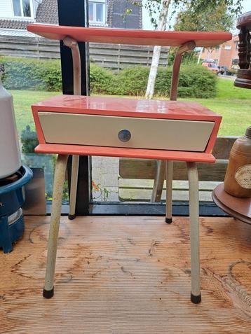 Vintage Kinderbureau met Lade en Plankje beschikbaar voor biedingen