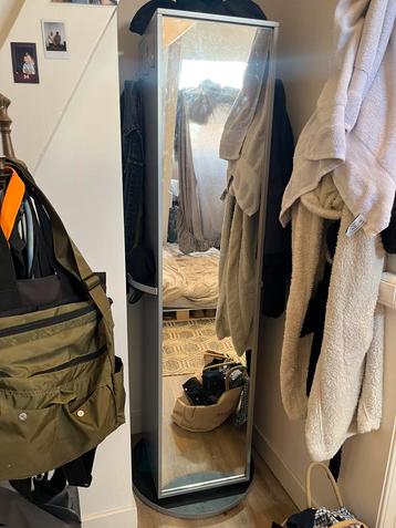 Spiegel kast beschikbaar voor biedingen