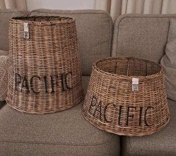 Twee Riviera Maison rieten lampenkappen beschikbaar voor biedingen