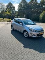 Hyundai i20 1.2I 5-DRS 2014 Grijs, Auto's, 450 kg, 4 cilinders, Origineel Nederlands, Handgeschakeld