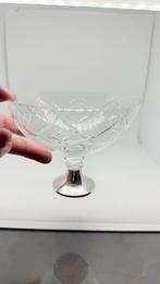 Kristallen schaal op zilveren voet. Hoog: 10,5 cm., Verzenden