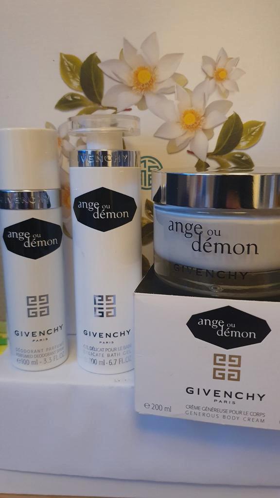 Ange Ou Demon GIVENCHY luxe set: Bodycream, Douche/Bad & Deo, Sieraden, Tassen en Uiterlijk, Uiterlijk | Lichaamsverzorging, Nieuw