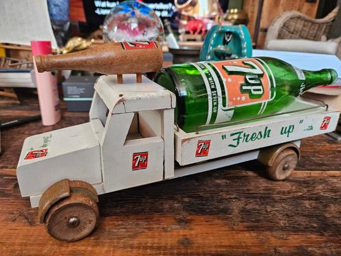 Schitterende houten 7up vrachtwagen met fles., Antiek en Kunst, Antiek | Speelgoed, Ophalen of Verzenden