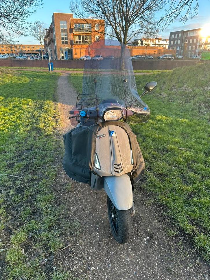 Vespa sprint 2017 snor!, Fietsen en Brommers, Snorfietsen en Snorscooters, Zo goed als nieuw, Vespa, Benzine, Ophalen
