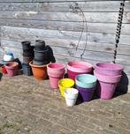 Gratis diverse bloempotten en kweekpotten en tuinslang, Ophalen, Kunststof, Gebruikt, Rond