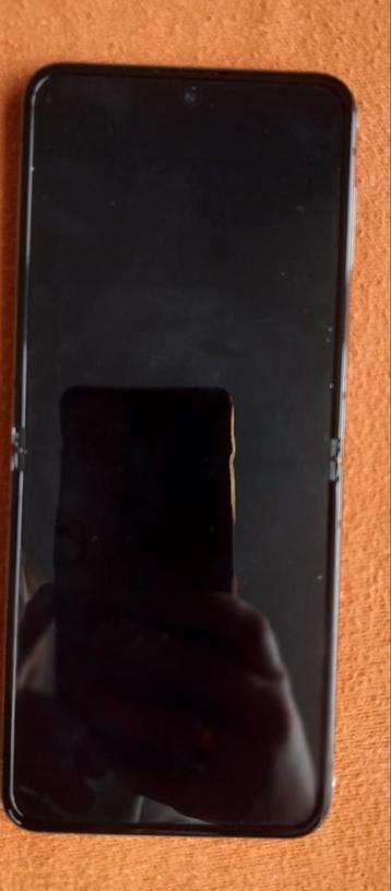Samsung zflip 4  512GB zo goed als nieuw beschikbaar voor biedingen