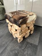 Poef met dierenvacht en hout, Ophalen, Minder dan 50 cm, 50 tot 75 cm, Zo goed als nieuw
